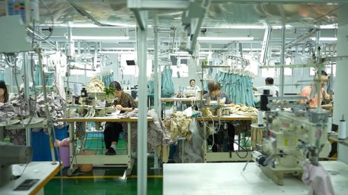 京東服飾美妝攜多家產(chǎn)業(yè)帶品牌開啟百大工廠溯源 助推商家實現(xiàn)快速增長